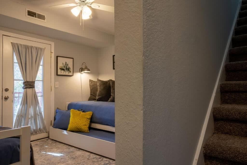 Sasquatch Lodge E Sleeps 13 Гатлинбург Экстерьер фото
