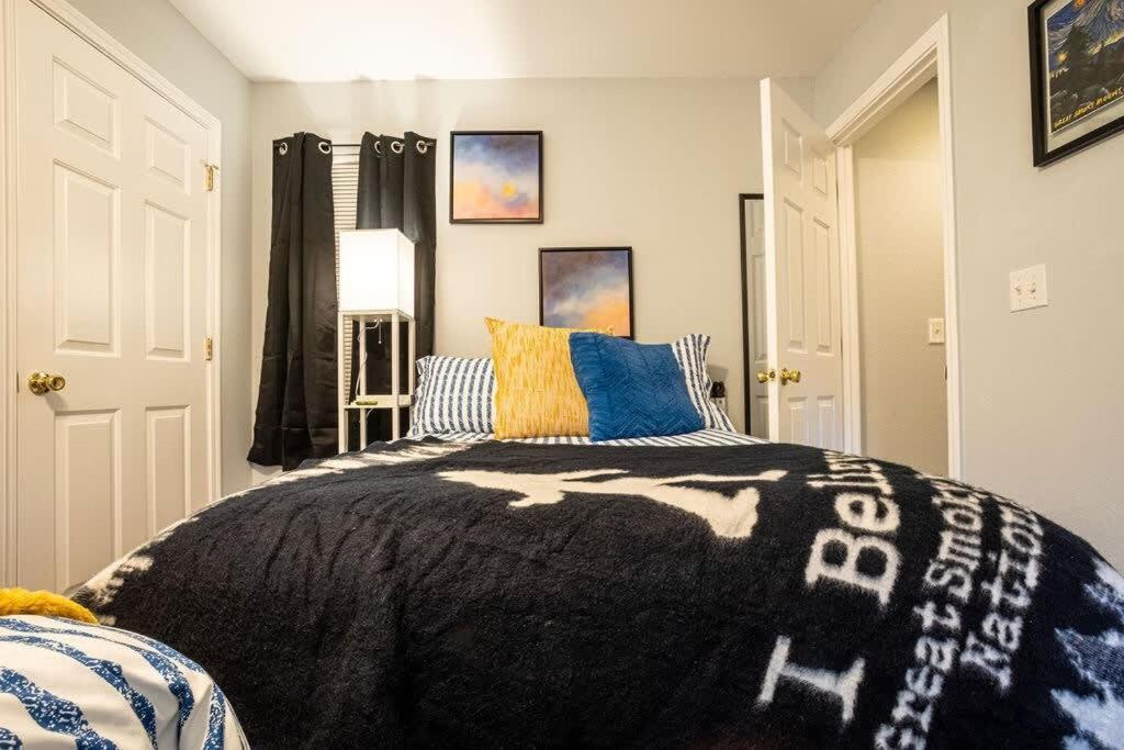Sasquatch Lodge E Sleeps 13 Гатлинбург Экстерьер фото
