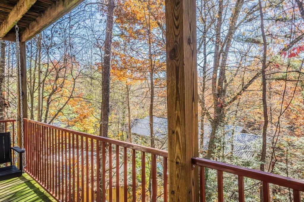 Sasquatch Lodge E Sleeps 13 Гатлинбург Экстерьер фото